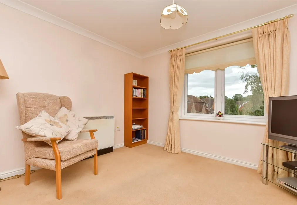 Living/Dining Room - London Road, Redhill, Surrey - Wards of Kent
