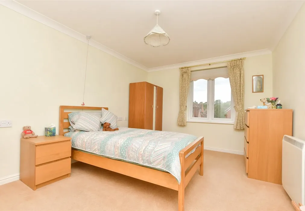Bedroom - London Road, Redhill, Surrey - Wards of Kent