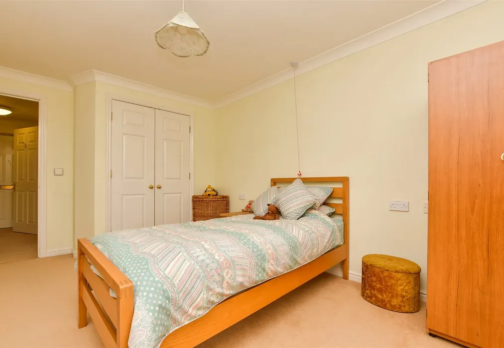 Bedroom - London Road, Redhill, Surrey - Wards of Kent