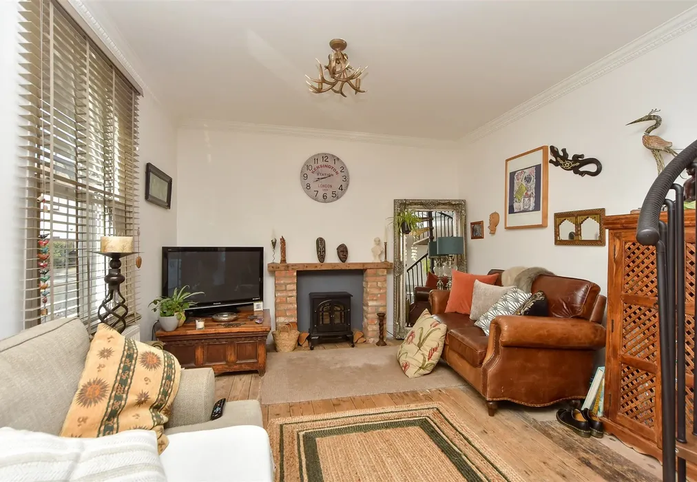 Kitchen/Living Area - Marine Parade, Sheerness, Kent - Wards of Kent