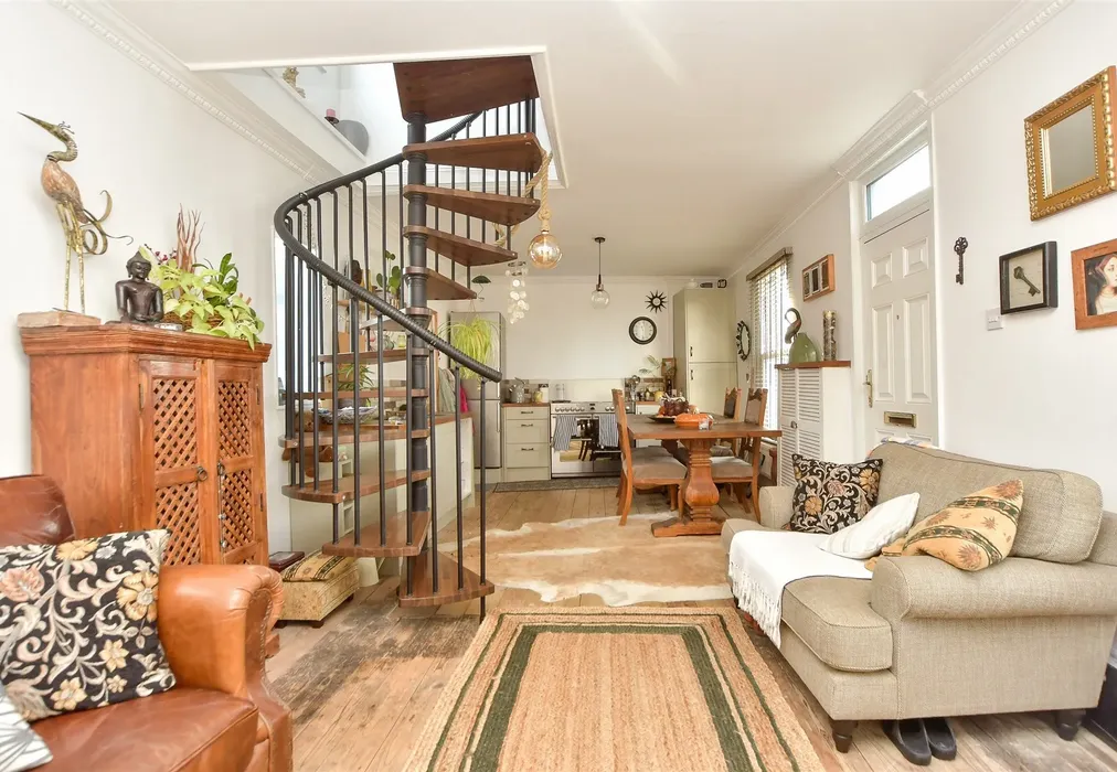 Kitchen/Living Area - Marine Parade, Sheerness, Kent - Wards of Kent