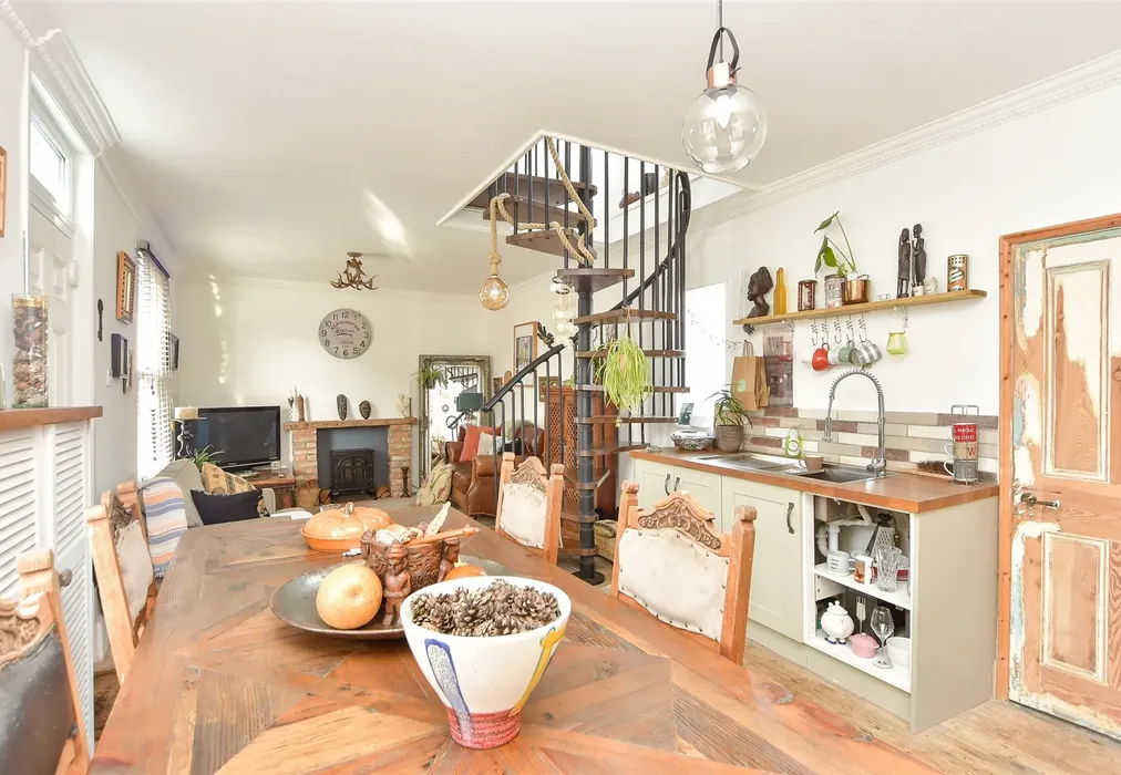 Kitchen/Living Area - Marine Parade, Sheerness, Kent - Wards of Kent