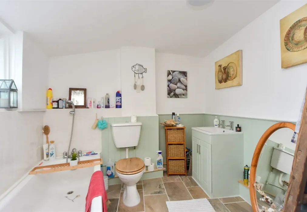 Bathroom - Marine Parade, Sheerness, Kent - Wards of Kent