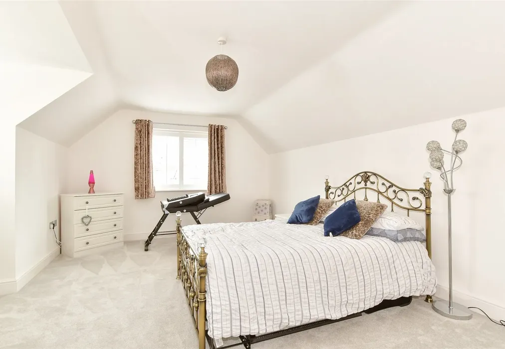 Bedroom 1 - Parker Avenue, Eastchurch, Sheerness, Kent - Wards of Kent