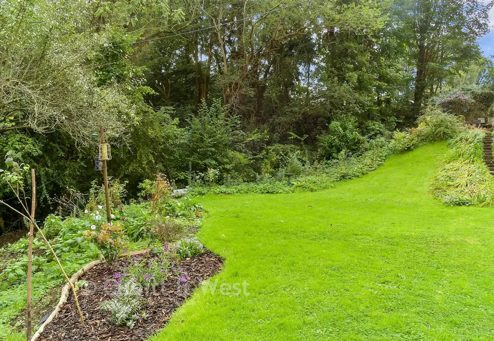 Communal Gardens - Riverside, Dorking, Surrey - Wards of Kent