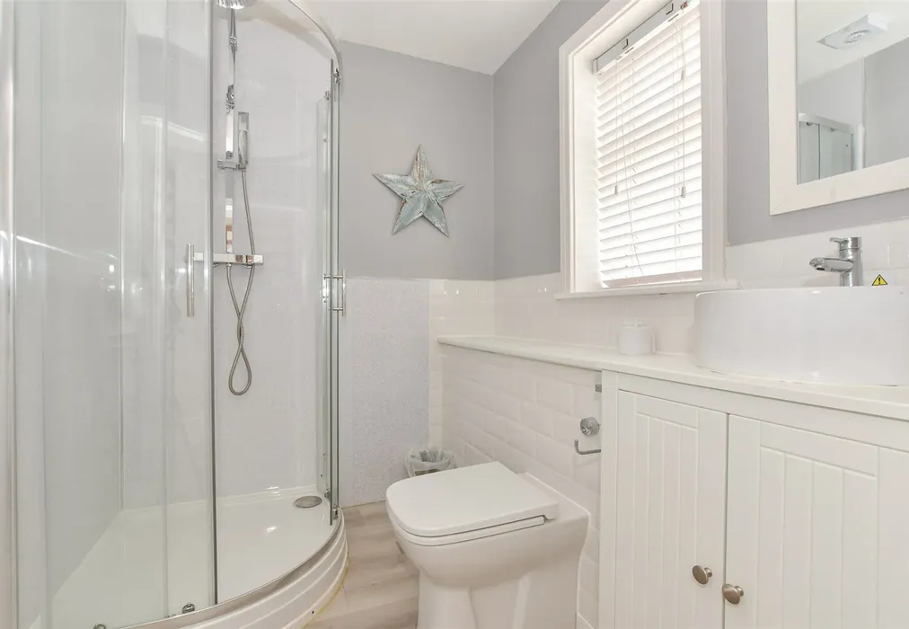 Shower Room - Fort Warden Road, Totland Bay, Isle of Wight - Wards of Kent