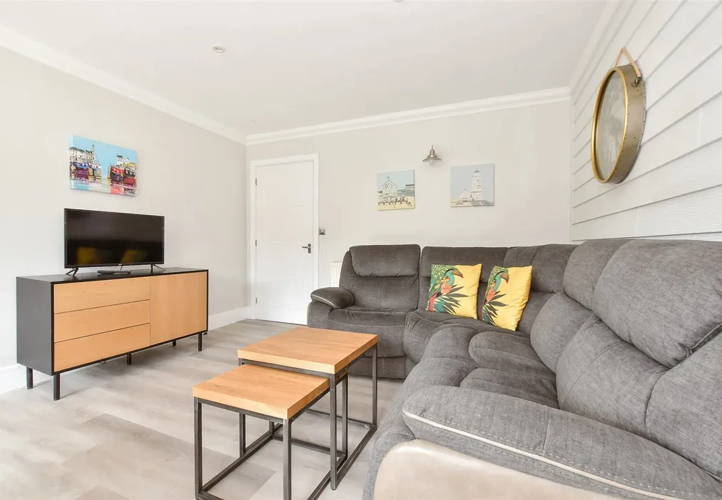 Lounge/ Dining Area - Fort Warden Road, Totland Bay, Isle of Wight - Wards of Kent