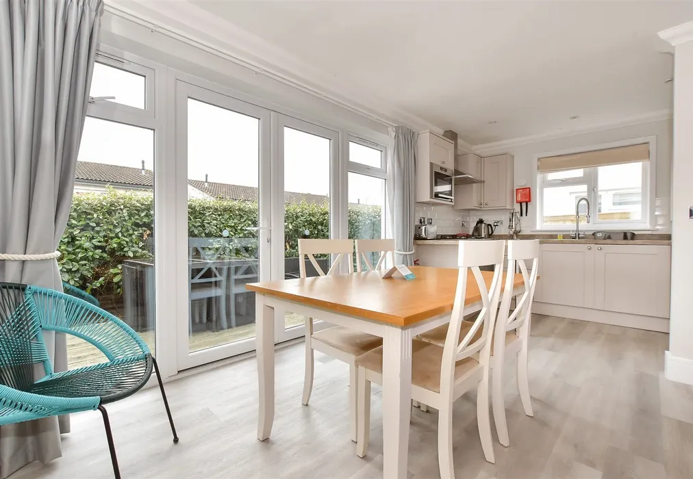 Lounge/ Dining Area - Fort Warden Road, Totland Bay, Isle of Wight - Wards of Kent
