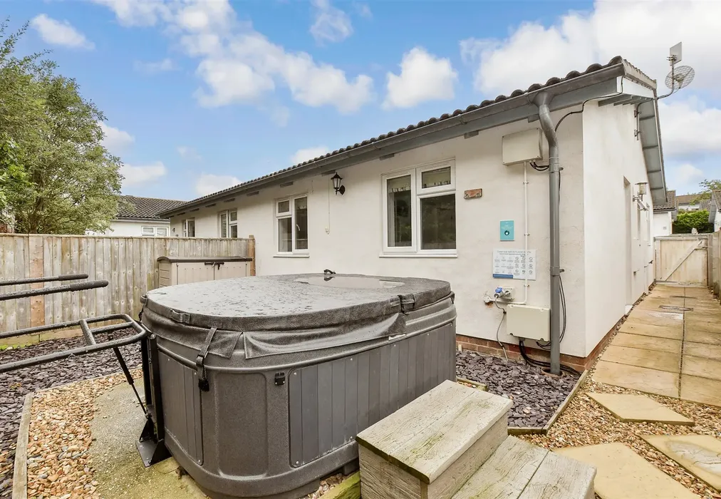 Rear Garden - Fort Warden Road, Totland Bay, Isle of Wight - Wards of Kent