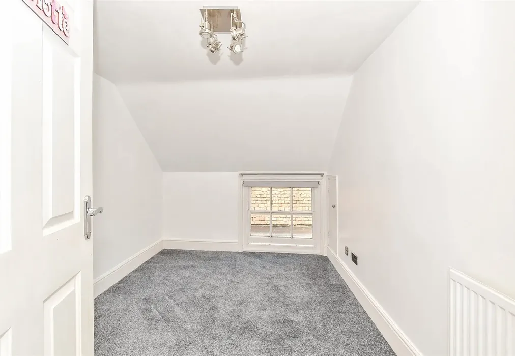 Bedroom 2 - High Street, Tenterden, Kent - Wards of Kent
