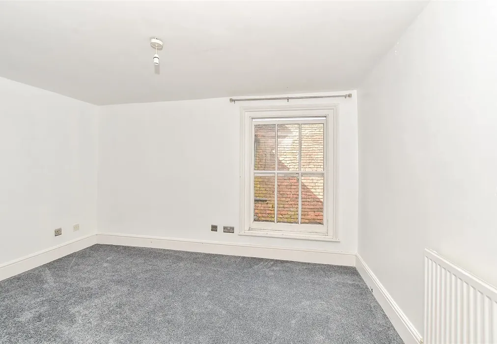 Bedroom 1 - High Street, Tenterden, Kent - Wards of Kent