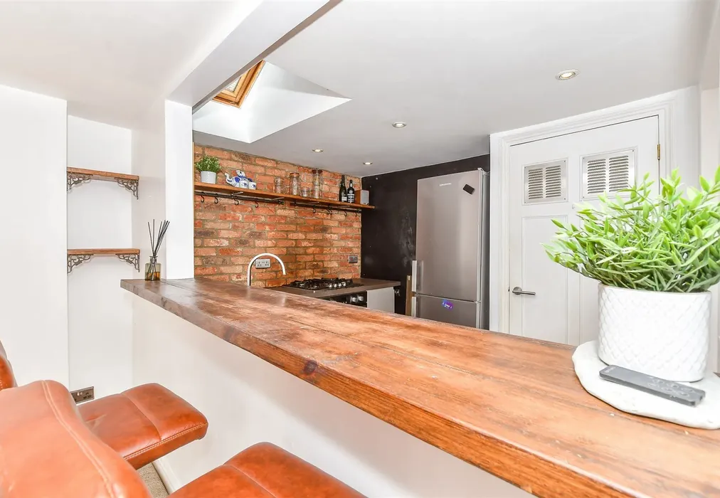 Internal Lifestyle Photograph - High Street, Tenterden, Kent - Wards of Kent