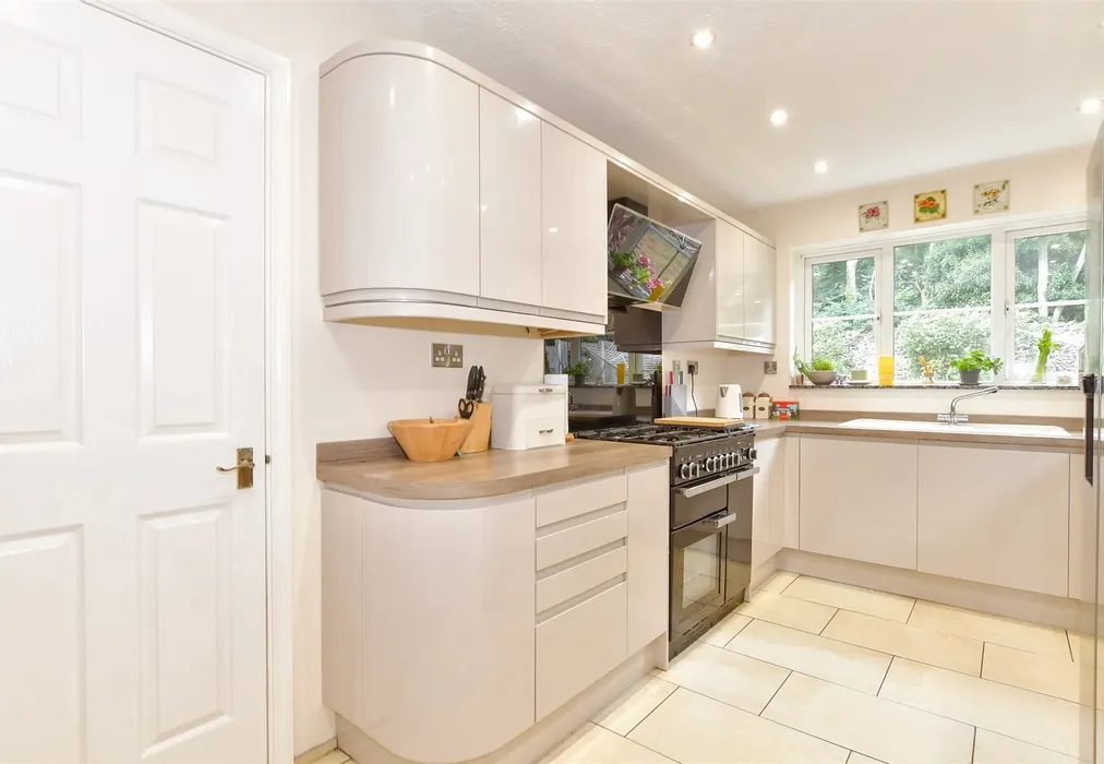 Kitchen - Northbourne Way, Cliftonville, Margate, Kent - Wards of Kent