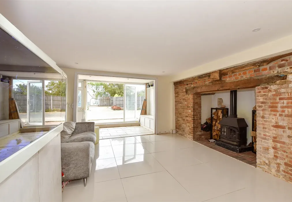 Family Area - High Road, Thornwood, Essex - Wards of Kent