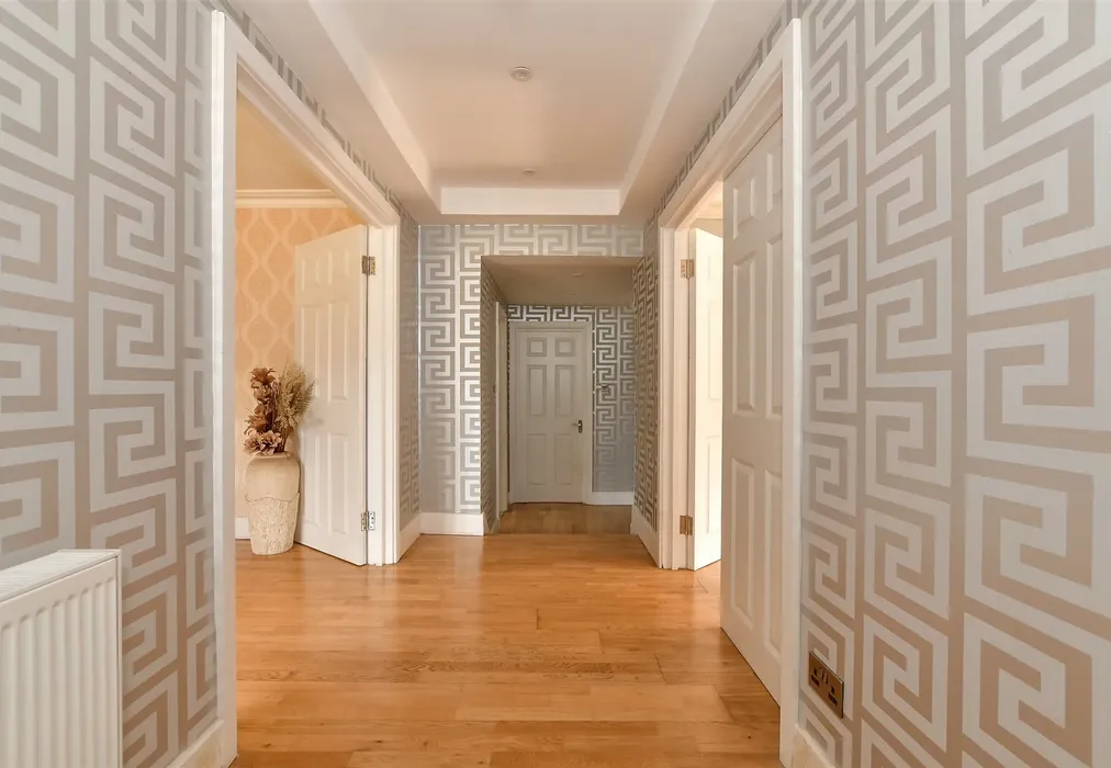 Hallway - High Road, Thornwood, Essex - Wards of Kent