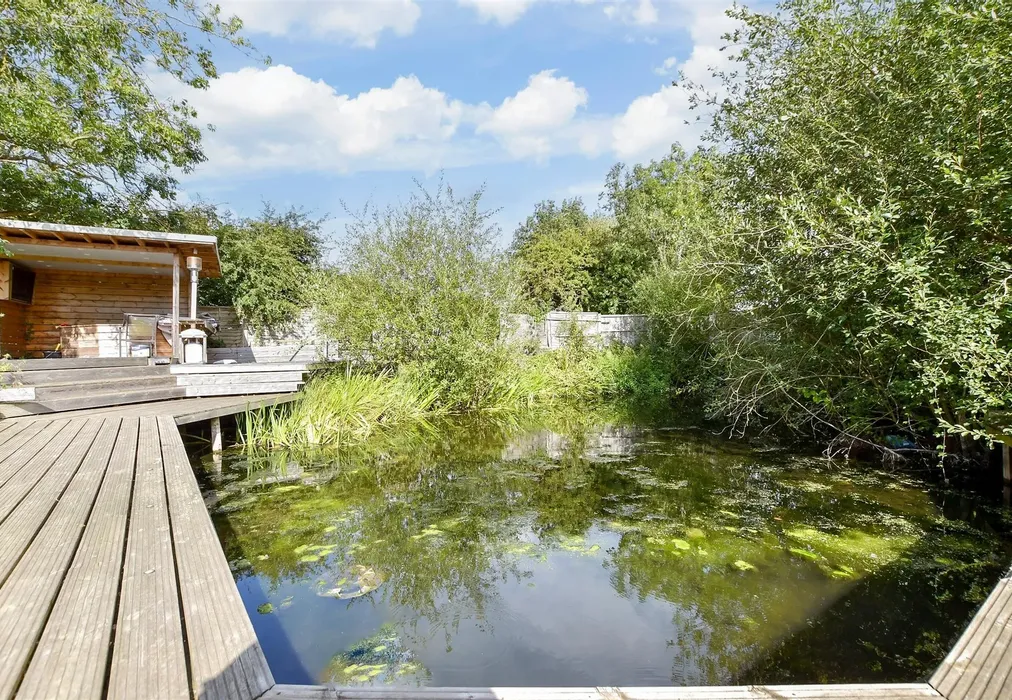 External Feature - High Road, Thornwood, Essex - Wards of Kent
