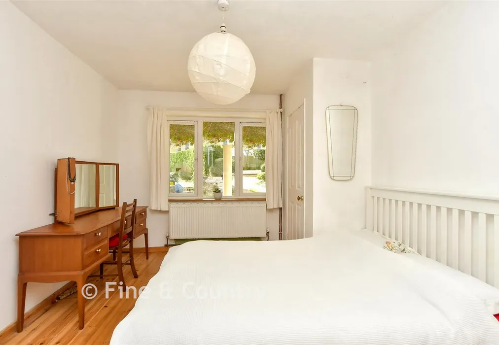 Bedroom 2 - The Ferns, Tunbridge Wells, Kent - Wards of Kent