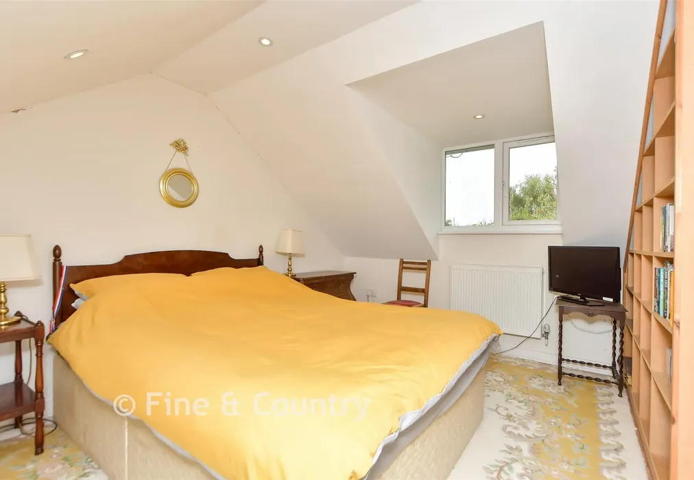 Bedroom 5 - The Ferns, Tunbridge Wells, Kent - Wards of Kent