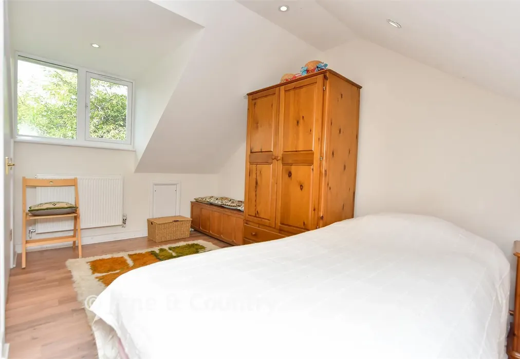 Bedroom 6 - The Ferns, Tunbridge Wells, Kent - Wards of Kent