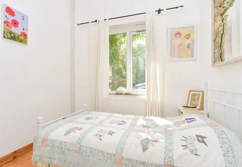 Bedroom 4 - The Ferns, Tunbridge Wells, Kent - Wards of Kent