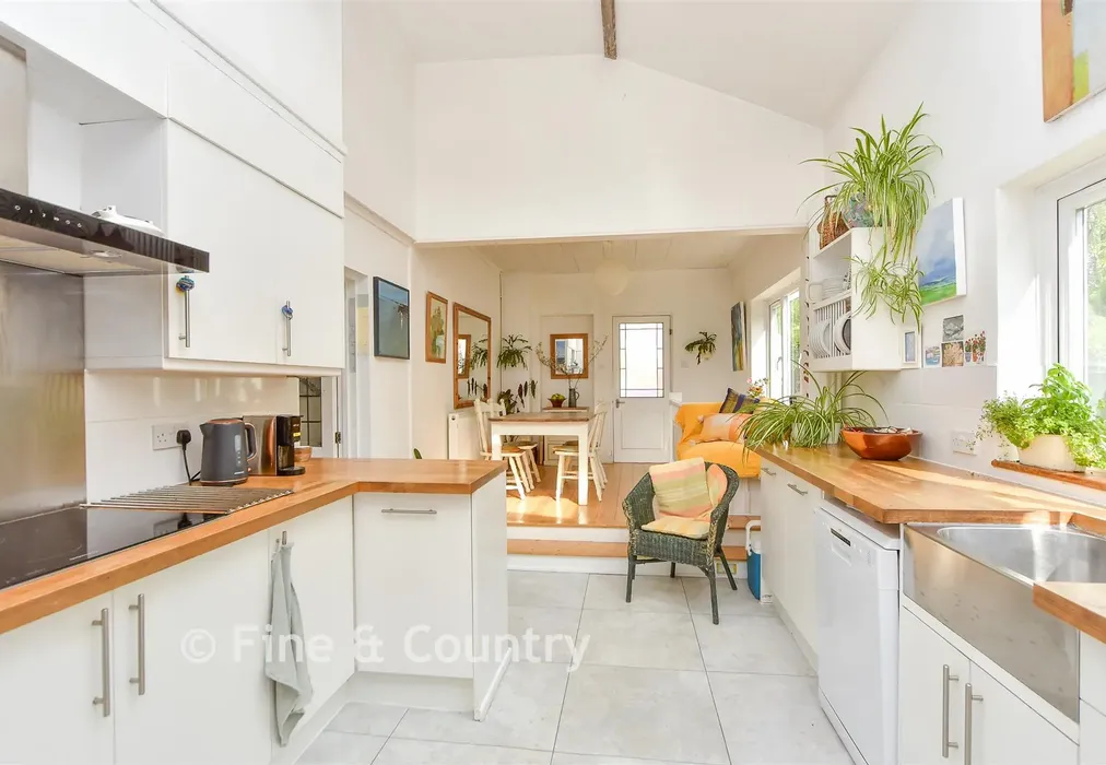 Kitchen - The Ferns, Tunbridge Wells, Kent - Wards of Kent