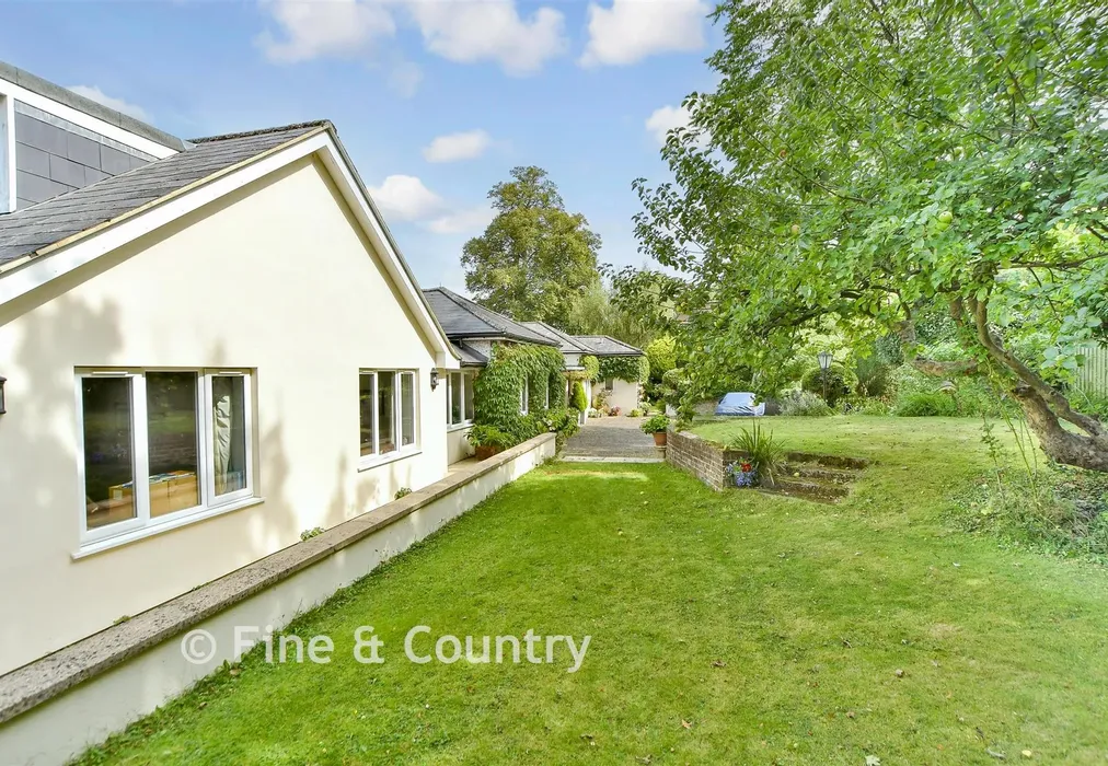 Front Garden - The Ferns, Tunbridge Wells, Kent - Wards of Kent