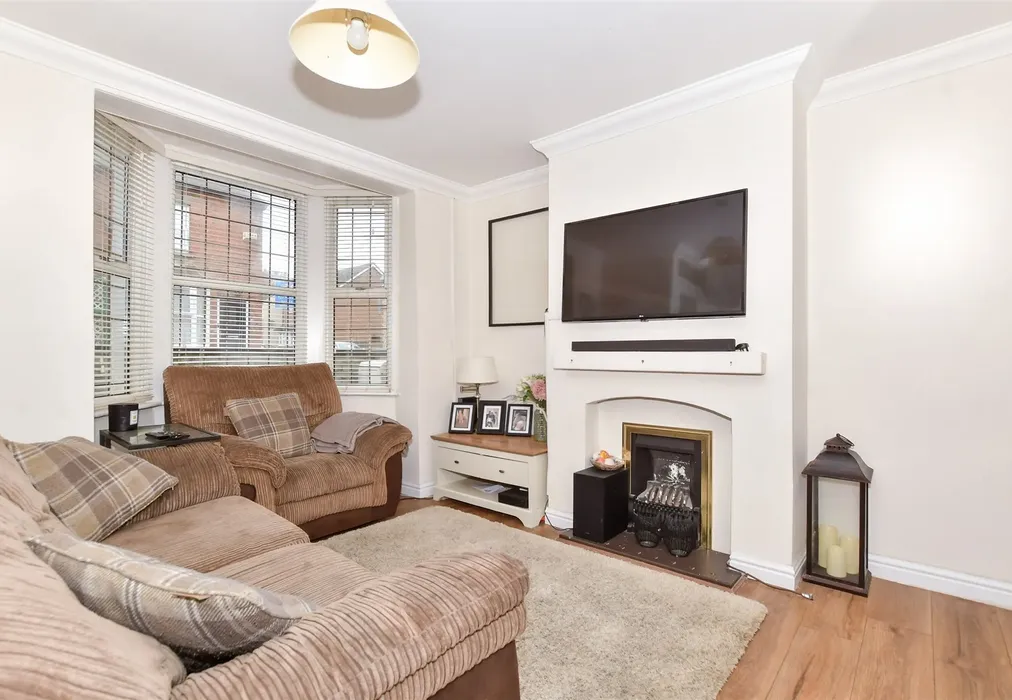 Lounge - Malling Road, Snodland, Kent - Wards of Kent