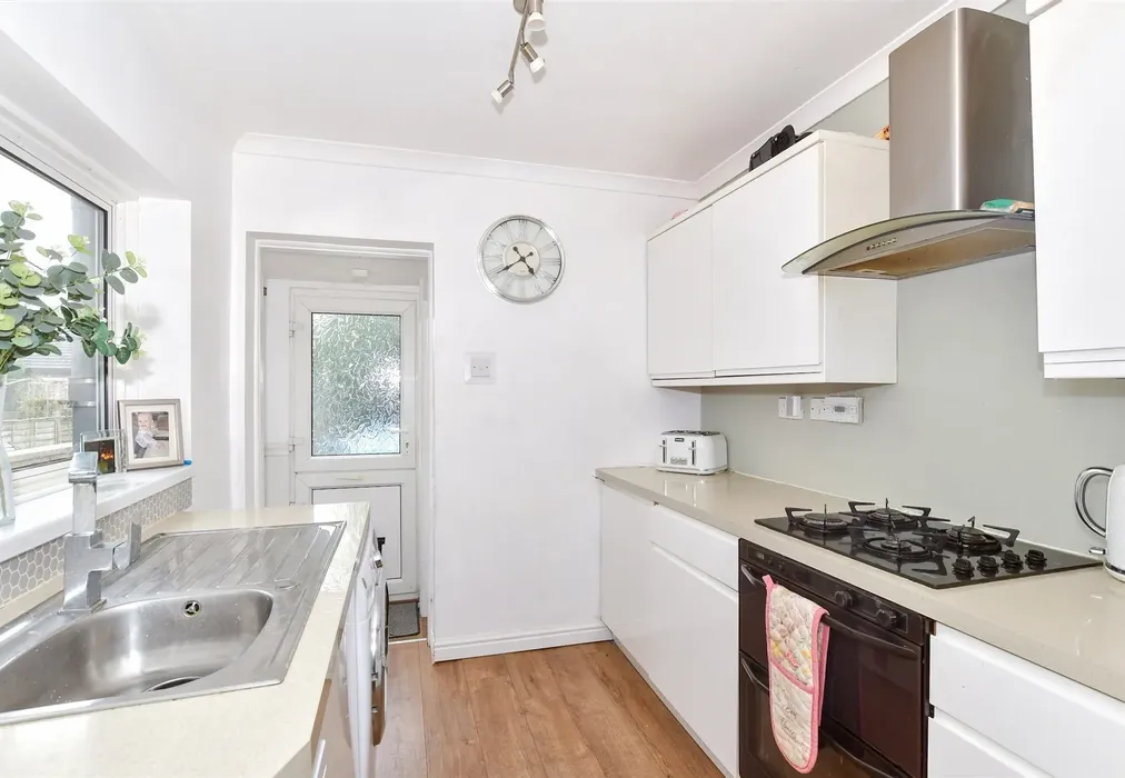 Kitchen - Malling Road, Snodland, Kent - Wards of Kent