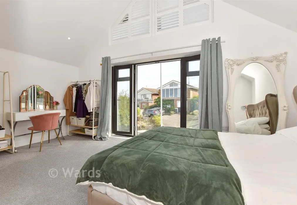 Bedroom 1 - Borstal Hill, Whitstable, Kent - Wards of Kent