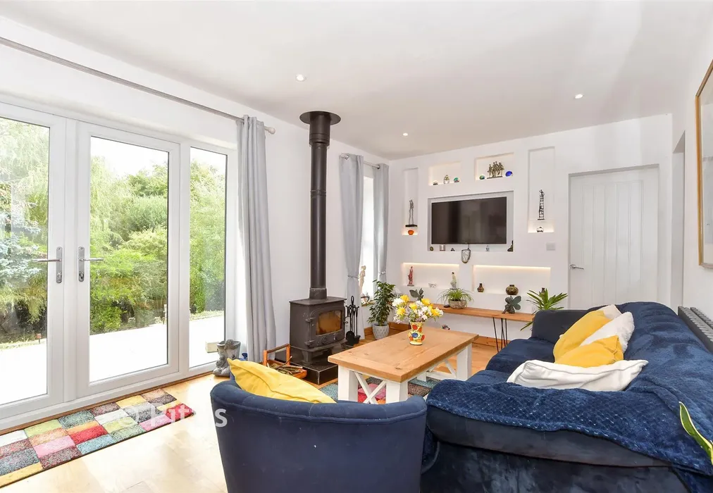 Lounge - Wrax Road, Brading, Sandown, Isle of Wight - Wards of Kent