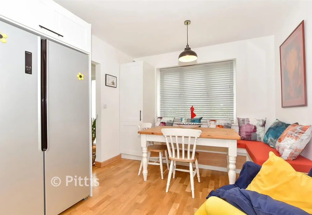 Kitchen - Wrax Road, Brading, Sandown, Isle of Wight - Wards of Kent