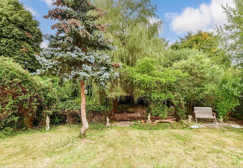 Rear Garden - Wrax Road, Brading, Sandown, Isle of Wight - Wards of Kent