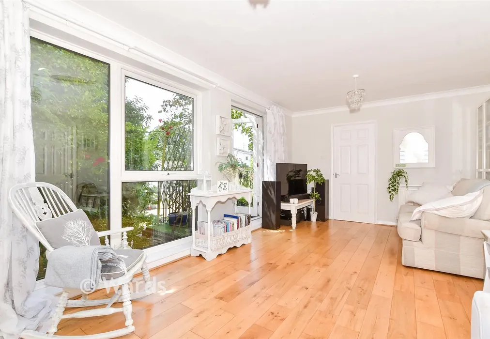Lounge - Redleaf Close, Tunbridge Wells, Kent - Wards of Kent