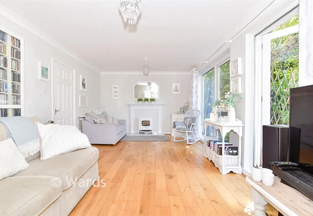 Lounge - Redleaf Close, Tunbridge Wells, Kent - Wards of Kent