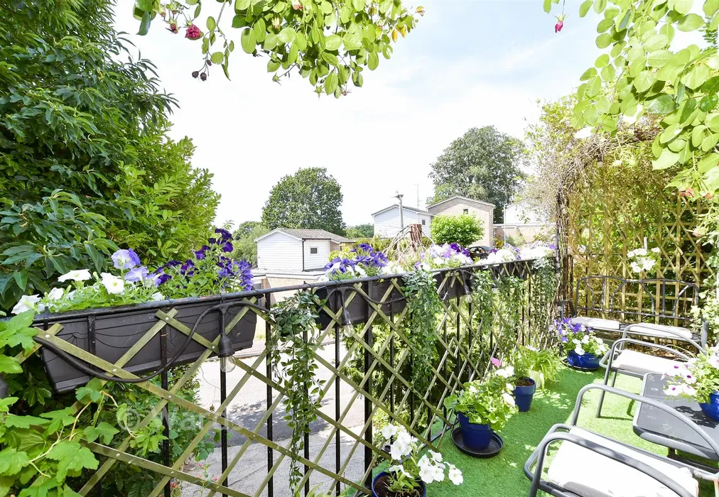 Balcony - Redleaf Close, Tunbridge Wells, Kent - Wards of Kent