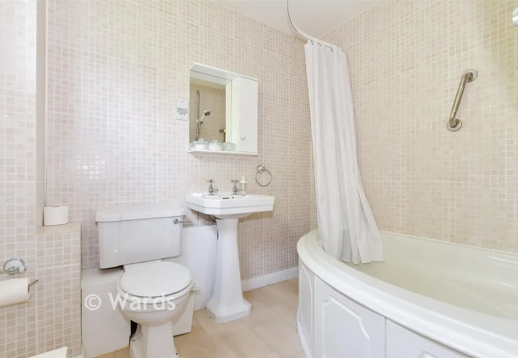 Bathroom - Redleaf Close, Tunbridge Wells, Kent - Wards of Kent