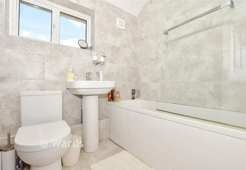Bathroom - Turner Road, Tonbridge, Kent - Wards of Kent