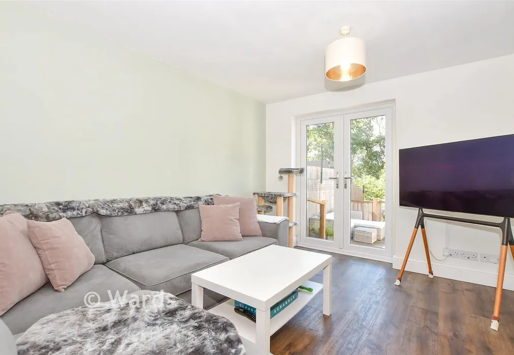 Lounge - Turner Road, Tonbridge, Kent - Wards of Kent