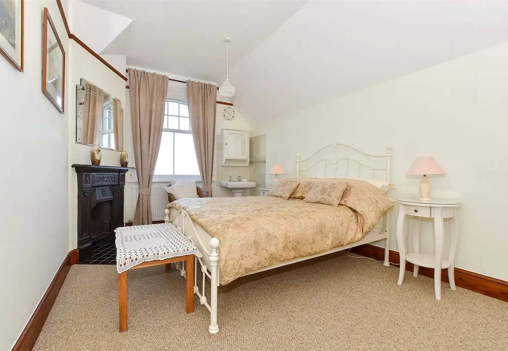 Bedroom 2 - Monks Lane, Freshwater, Isle of Wight - Wards of Kent