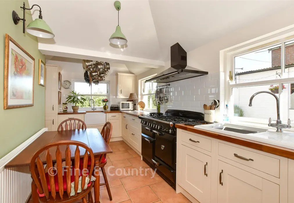Kitchen - Monks Lane, Freshwater, Isle of Wight - Wards of Kent