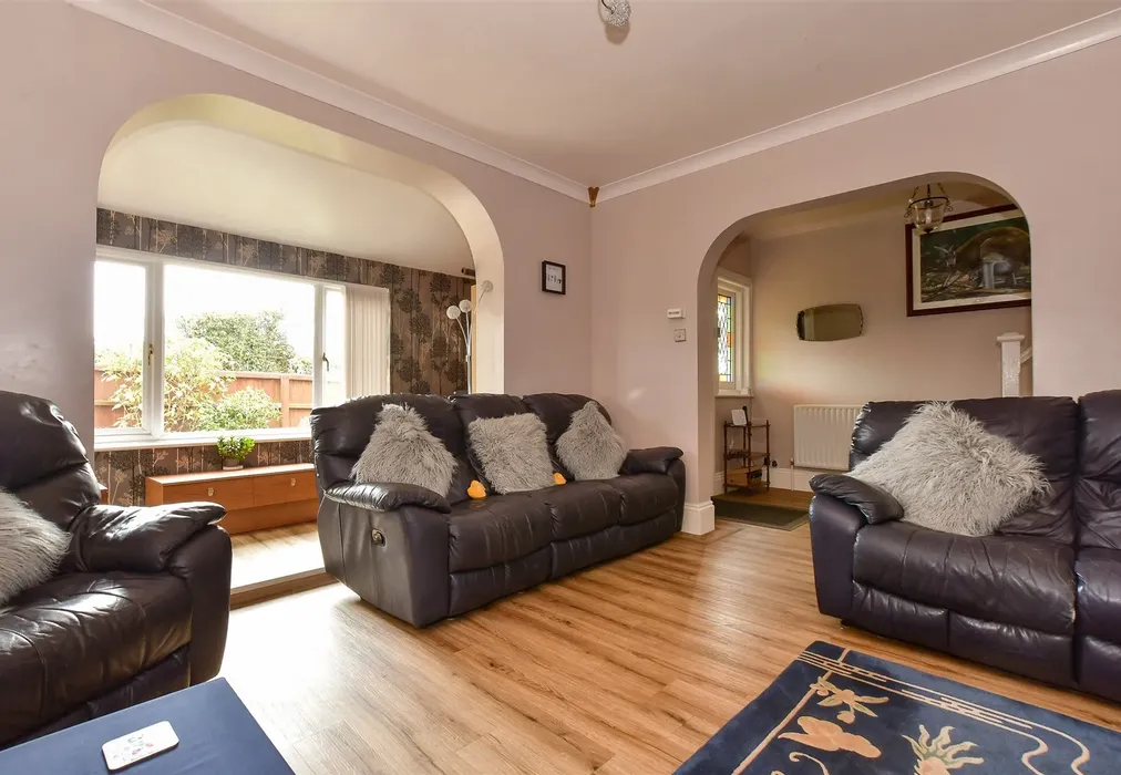 Lounge - Main Road, Whiteley Bank, Isle of Wight - Wards of Kent