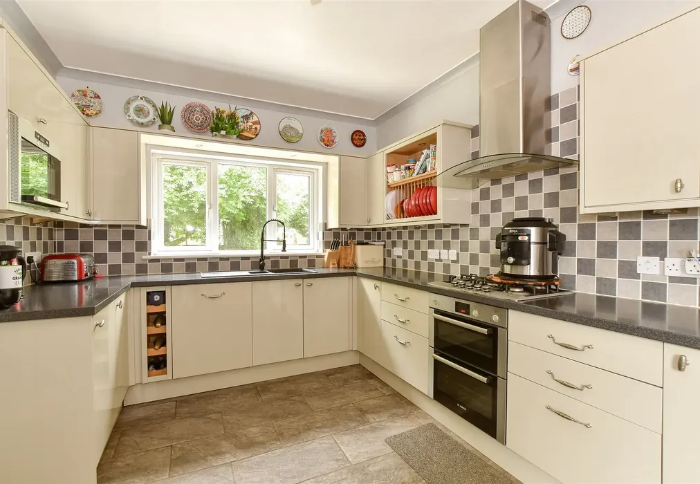 Kitchen - Main Road, Whiteley Bank, Isle of Wight - Wards of Kent