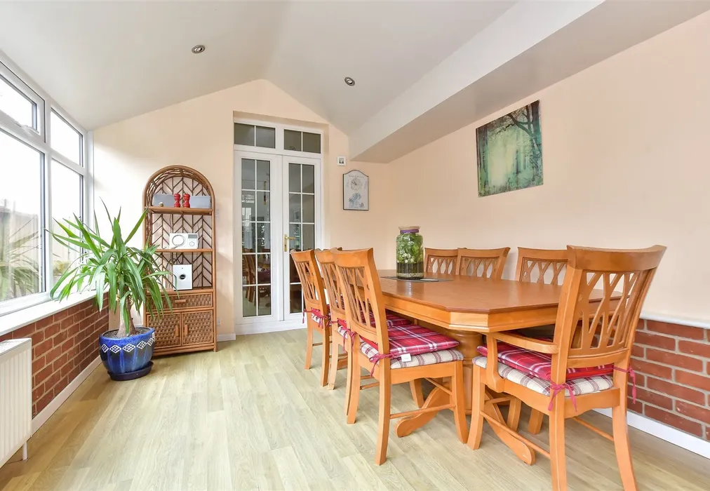 Sun Room - Main Road, Whiteley Bank, Isle of Wight - Wards of Kent