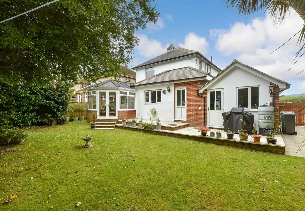 Rear Garden - Main Road, Whiteley Bank, Isle of Wight - Wards of Kent