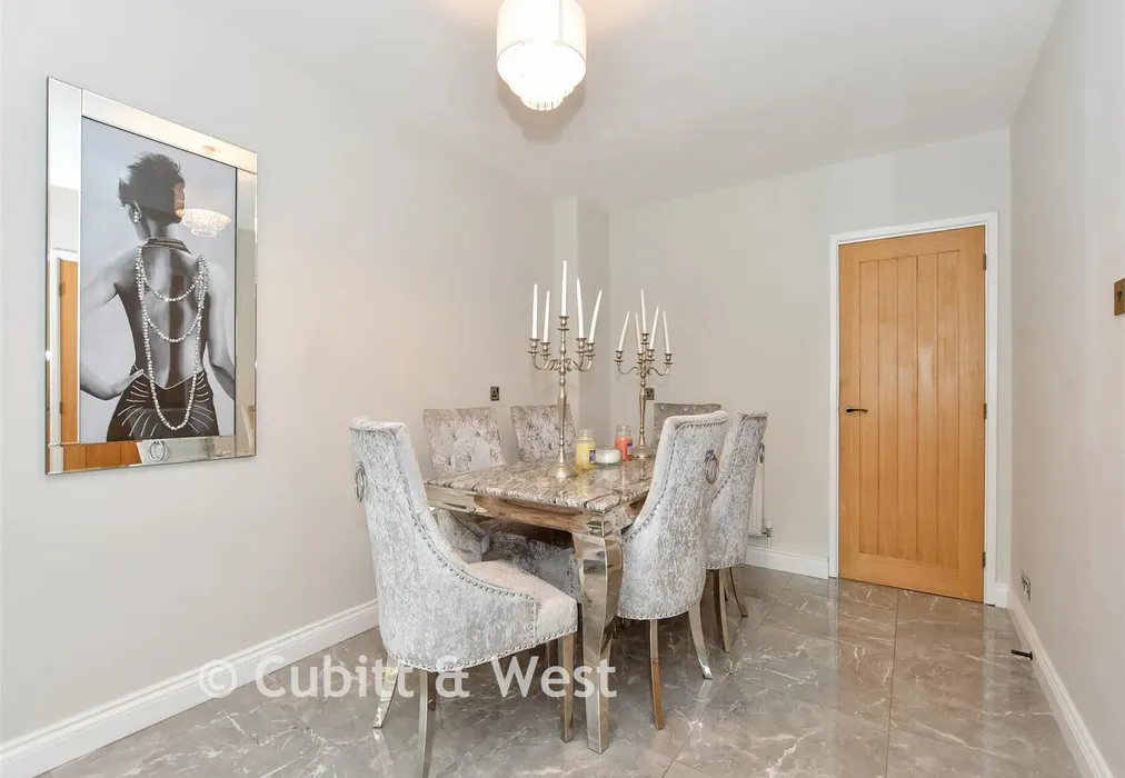 Breakfast Area - Fourth Avenue, Denvilles, Havant, Hampshire - Wards of Kent