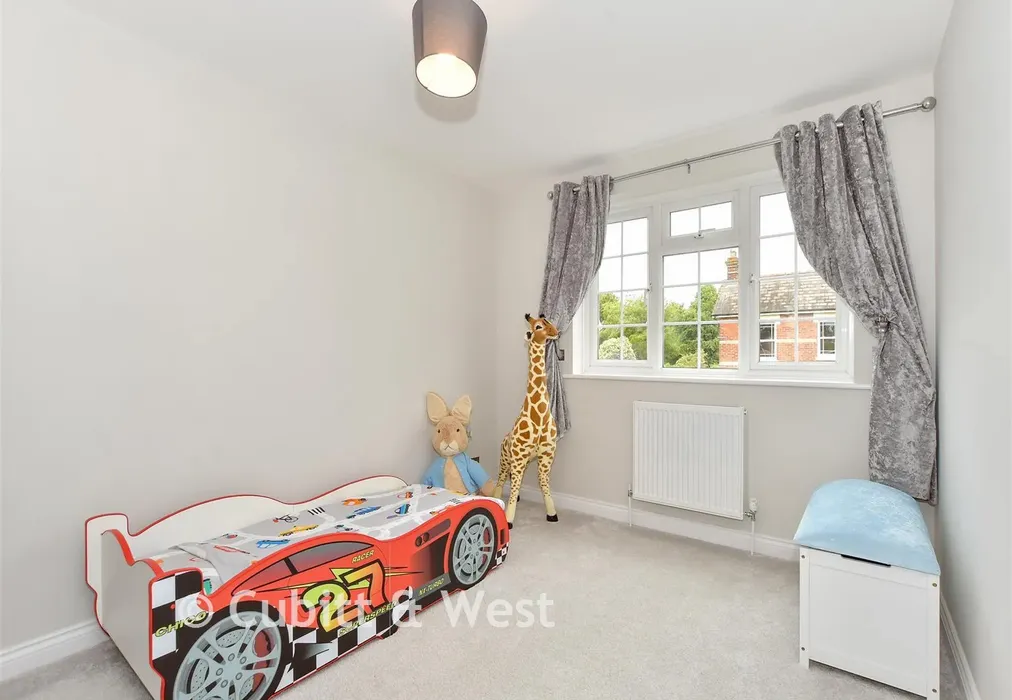 Bedroom 2 - Fourth Avenue, Denvilles, Havant, Hampshire - Wards of Kent