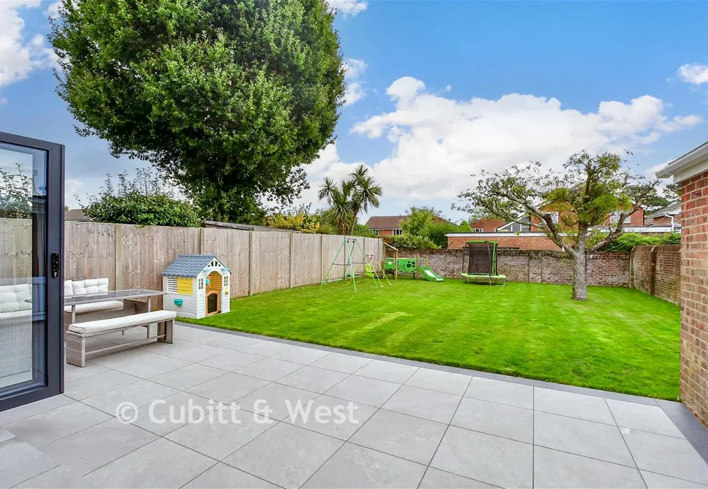 Rear Garden - Fourth Avenue, Denvilles, Havant, Hampshire - Wards of Kent