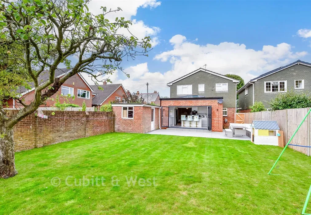 Rear Garden - Fourth Avenue, Denvilles, Havant, Hampshire - Wards of Kent