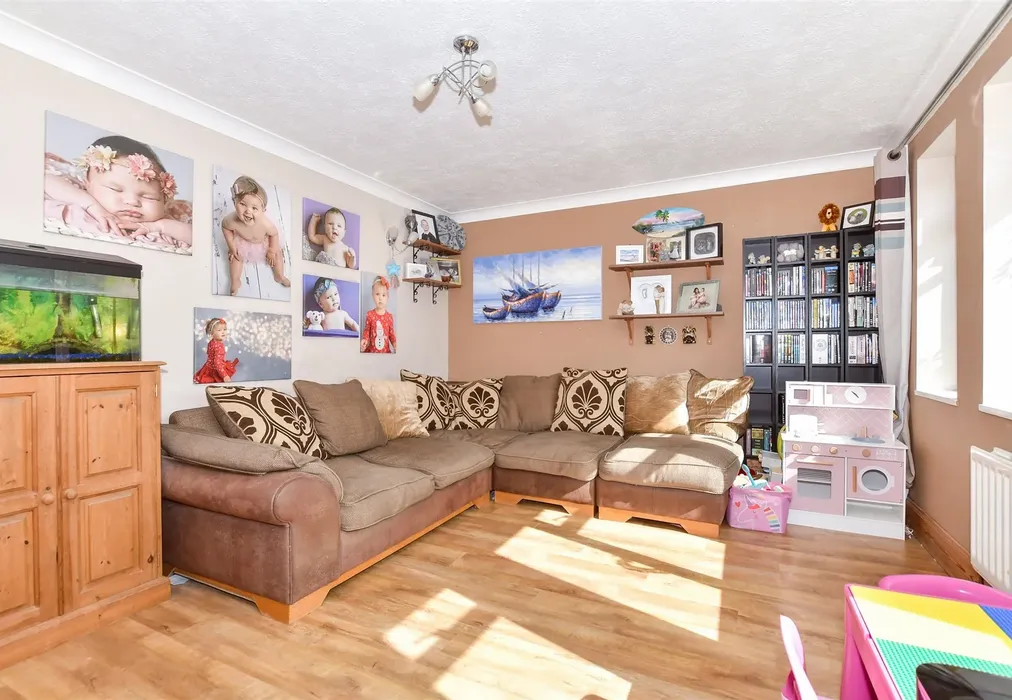 Lounge - Captains Close, Sutton Valence, Kent - Wards of Kent
