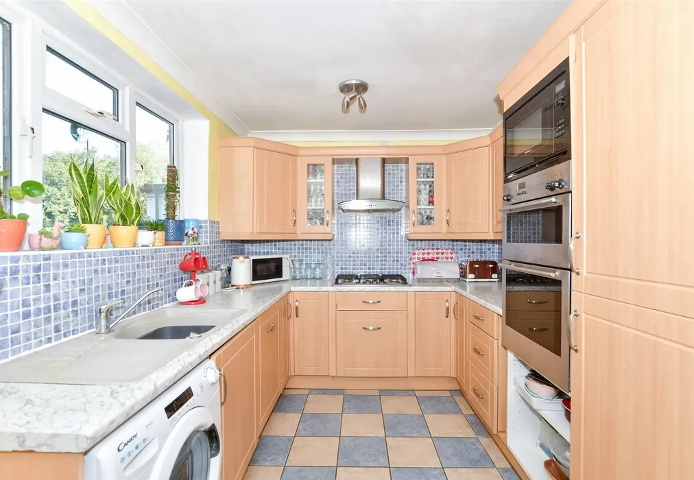 Kitchen - Captains Close, Sutton Valence, Kent - Wards of Kent